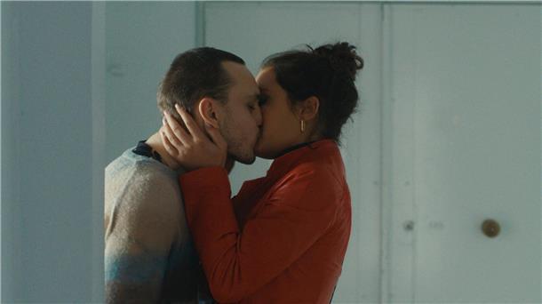 Die Filmstarts der Woche Franz Rogowski als Tomas und Ade`le Exarchopoulos als Agathe in einer Szene des Films „Passages“.