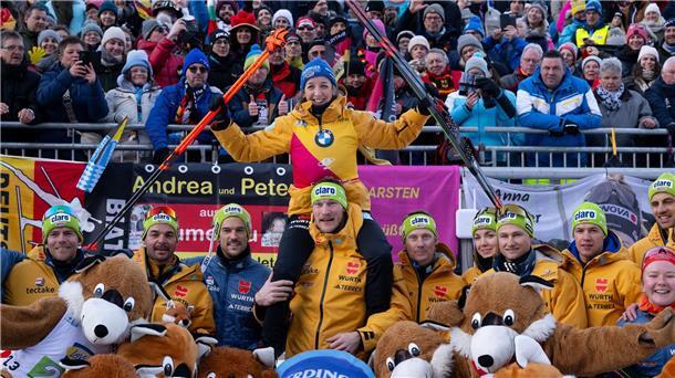 Nach Operation: Preuß fehlt bei Biathlon-Event in München Franziska Preuß (hinten Mitte) kann nun doch nicht in München starten. (Archivbild)