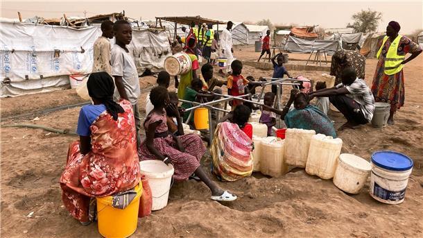 Zehn Zitate: Was die internationale Politik 2024 bewegte Frauen aus dem Sudan zahlen einen hohen Preis für den Machtkampf in ihrem Land. (Archivbild)