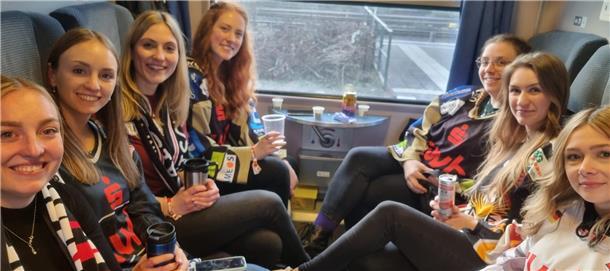Frauenpower im Abteil - dieses Foto ist in Zug zwei entstanden.
