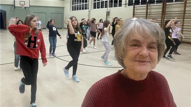 Von Folklore bis Hip-Hop: 40 Jahre Tanzfieber in Nordenham Frau