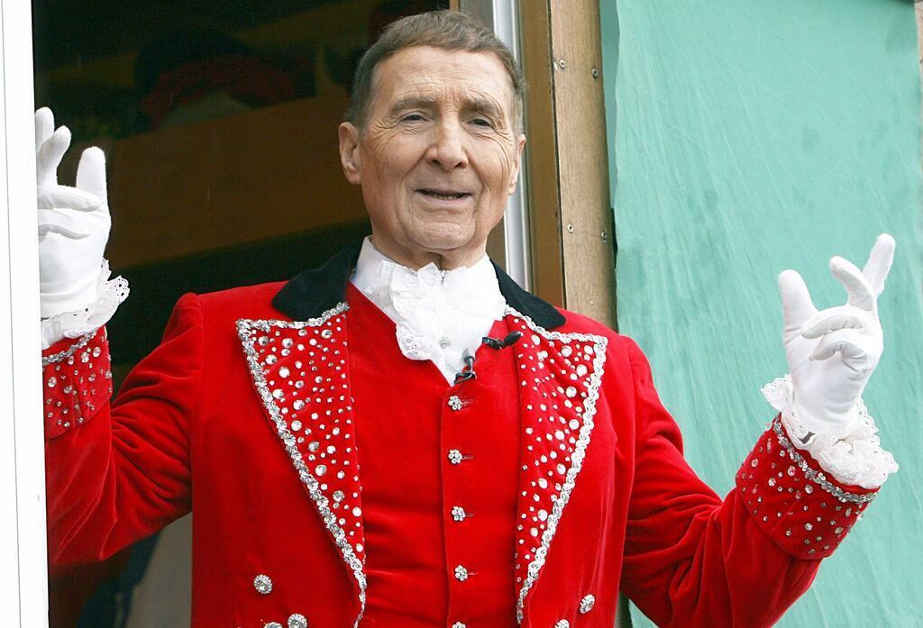 Freddy Quinn liebte den Zirkus und trat oft als Zirkusdirektor im Fernsehen auf. (Archivbild)