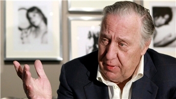 Frederick Forsyth, Schriftsteller aus Großbritannien, feierte mit „Der Schakal“ und „Die Akte Odessa“ international Erfolge.