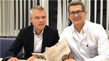 Freibettfonds für verletzte und kranke Kinder: Prof. Max Daniel Kauther (r.) und Pastor Lars Wißmann.