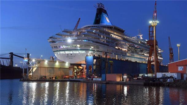 Freitagabend lag die „Artania“ noch im Dock der Werft. Am Sonntagmorgen verließ sie Bremerhaven.