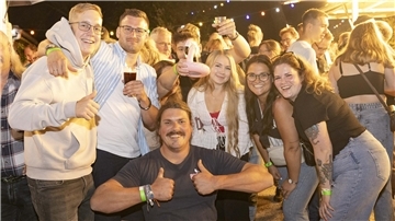Freunde treffen, Spaß haben: Beim Wischer Wiesenfest war die Stimmung auch in diesem Jahr bestens.
