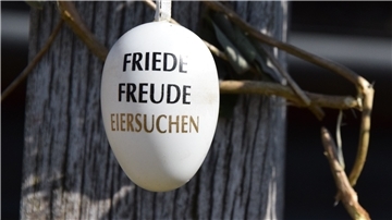 „Friede, Freude, Eiersuchen“: Dieses Exemplar ist am Ostereistedter Hanni Hase-Weg zu finden.