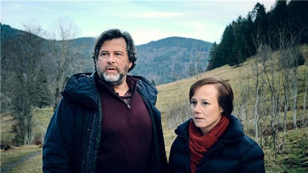 Schwarzwald-„Tatort“: „Warum spinnen alle plötzlich rum?“ Friedemann Berg (Hans-Jochen Wagner) und Franziska Tobler (Eva Löbau) wollen den Fall Winterfeld endlich aufklären.