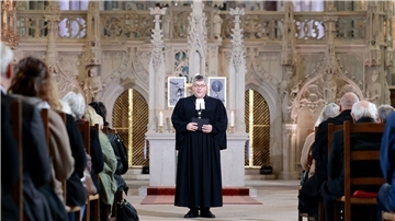 Friedrich Kramer, Landesbischof der Evangelischen Kirche in Mitteldeutschland, predigt beim Eröffnungsgottesdienst der Synode im Magdeburger Dom.