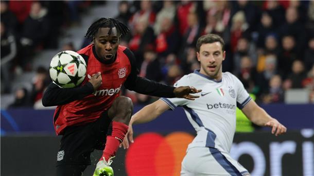 Später Siegtreffer: Bayer auf Achtelfinal-Kurs Frimpong unterstützt die Offensive.