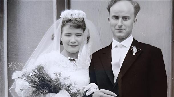 Starkes Duo: Gerhard und Eva Busch aus Nordenham feiern eiserne Hochzeit Ein altes Hochzeitsfoto aus dem Jahr 1959.