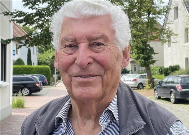 Älterer Mann mit Weste und grauen Haaren: Fritz Jacob aus Nordenham.