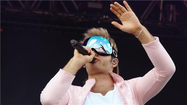"Frühsport" mit Rapper Ski Aggu am Freitagmittag auf der Waterstage.