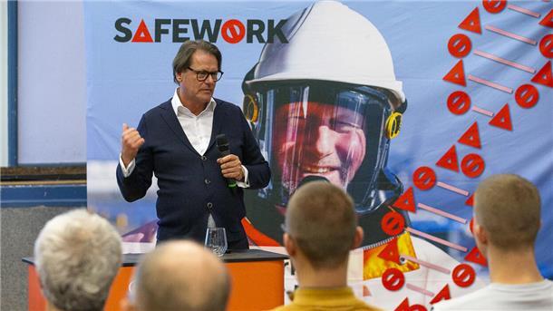 Führungswechsel in Nordenham: Glencore plant klimafreundliche Zukunft Glencore sichert den Hüttenstandort Nordenham ab: Nach Koen Demesmaekers Rücktritt soll der neue Aufsichtsratsvorsitzende Florian von Steinkeller das Werk führen.