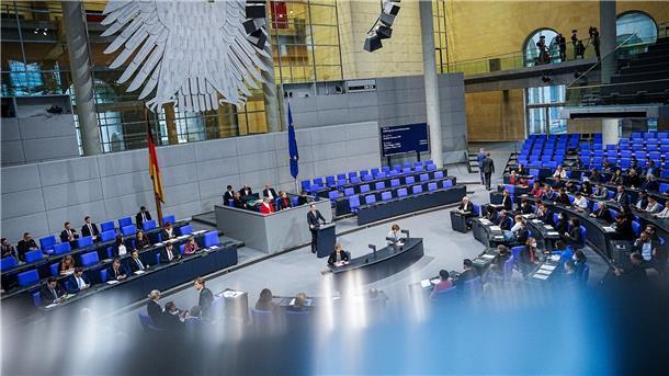 Bundestag verabschiedet Chancen-Aufenthaltsrecht Für den Gesetzentwurf der Koalition votierten 371 Abgeordnete, 226 Parlamentarier stimmten dagegen.