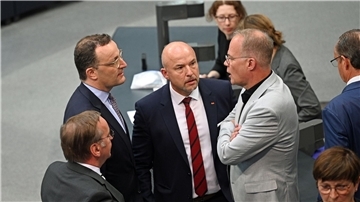 Für die Fraktionschefs von Union und SPD liefen Bundestags-Abstimmungen nicht immer rund. (Archivbild)