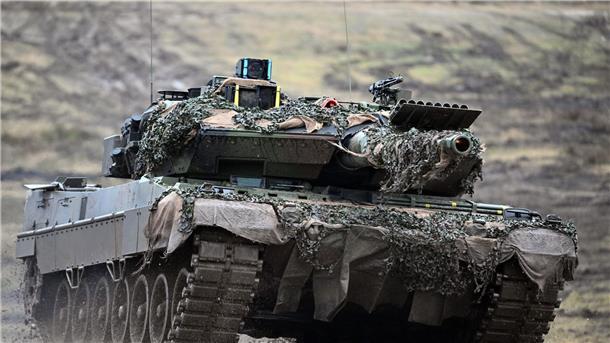 USA: Deutsches Drängen führte zur Zusage von US-Panzern Für die Ukraine wichtig im Kampf gegen Russland - international ein Streitpunkt:  Die Lieferung von Kampfpanzern ins Kriegsgebiet schlägt diplomatisch weiter Wellen.