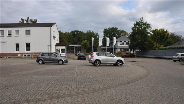 Neue Perspektiven für Pendler: Pläne für Busknotenpunkt konkretisieren sich Für eine bessere Anbindung Gnarrenburgs nach Bremervörde und nicht zuletzt nach Bremen gibt es gute Perspektiven. Die Pläne für die Schaffung eines Busknotenpunktes und eines neuen Zentralparkplatzes in Gnarrenburg konkretisieren sich.