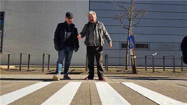Neue Ideen zum Zebrastreifen Für einen Test wurde bei diesem Zebrastreifen die Richtung gedreht.