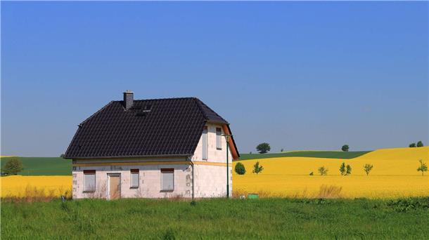 Ferienzeit, Bauförderung, Kulturpass: Das ändert sich im Juni Für Familien mit kleinem und mittlerem Einkommen steht ab Juni eine neue Bauförderung zur Verfügung.