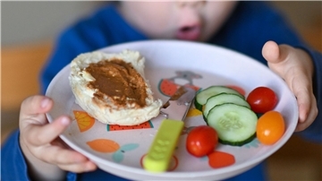 Für Kinder muss vegetarische Ernährung besonders gut gemacht sein, sagen Fachleute. 
