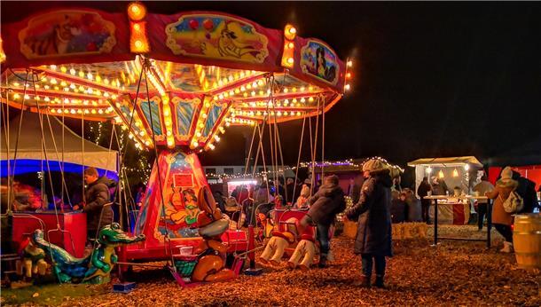 Dieser Jahresstart in Butjadingen wird nichts für Warmduscher sein Für Kinder wird im Winterdorf ein Karussell aufgebaut.
