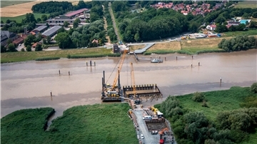 Für Landrat Stephan Siefken liegt der Schlüssel des Erfolgs in der Idee, die Emsbrücke in Weener (Foto) als Blaupause für die Hunte zu nehmen.