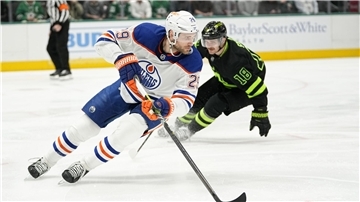 Bei den Fischtown Pinguins kommt sogar NHL-Star Leon Draisaitl ins Schwärmen Für Leon Draisaitl und die Edmonton Oilers starten bald die Playoffs. Die Erfolgsgeschichte der Fischtown Pinguins begeistert den Top-Stürmer.