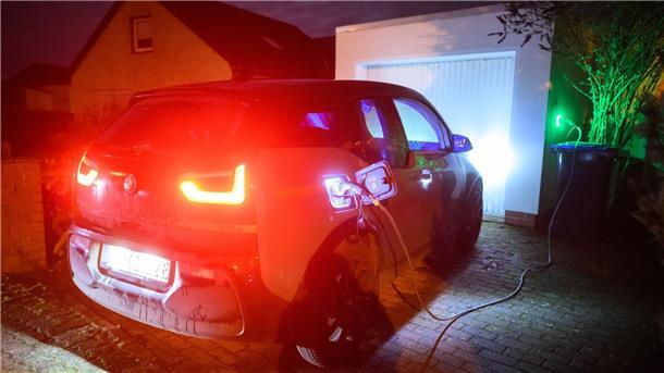 Für Massen von E-Autos und Wärmepumpen sind die lokalen Verteilnetze noch nicht ausgelegt.