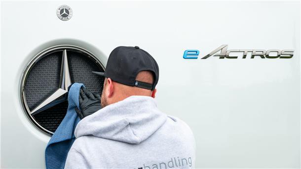 Daimler Truck streicht 5.000 Stellen - Kosten sollen runter Für Mitarbeiter soll es auch Abfindungsprogramme geben. (Archivbild)