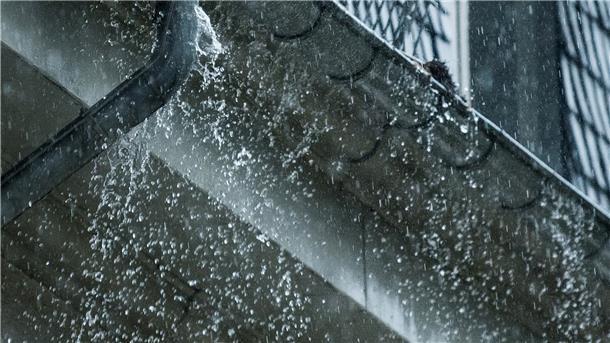 Unmut über die Regengebühr in Bremerhaven Für Regenwasser, das auf versiegelte Flächen fällt, wird in der Stadt Bremerhaven seit Jahresanfang eine Niederschlagsgebühr fällig. Das missfällt vielen.