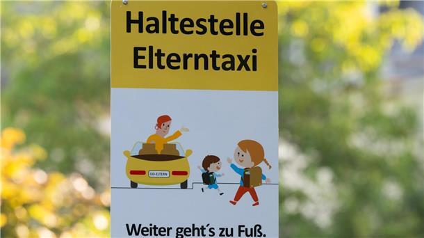 Jeder fünfte Grundschüler fährt täglich Elterntaxi Für Schulen sind die „Elterntaxis“ oft eine Herausforderung. (Archivbild)