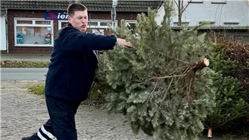 Für Sören Reinecke, der mittlerweile in Oldenburg lebt, war es das letzte Tannenbaumwerfen, das er mitorganisiert hat.