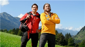 Für Tobi (Markus Brandl, l) und Markus (Sebastian Ströbel, r) steht ein ganz besonderer Einsatz bevor.