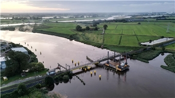 Beschädigte Eisenbahnbrücke bei Elsfleth