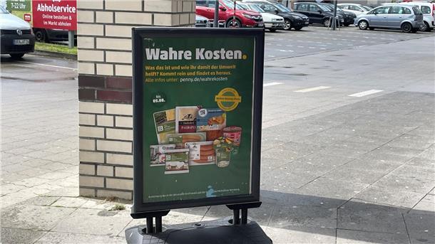 Schild vor Penny Supermarkt