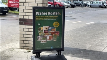 Schild vor Penny Supermarkt