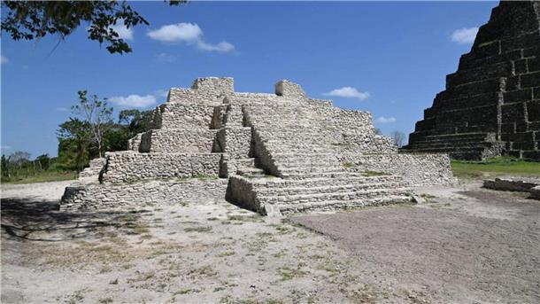 Dutzende Menschenopfer der Maya unter Pyramide entdeckt Fund in einer Ruinenstätte der Maya im Südosten von Mexiko. Dort sind Knochenreste von mindestens 25 geopferten Menschen gefunden worden.