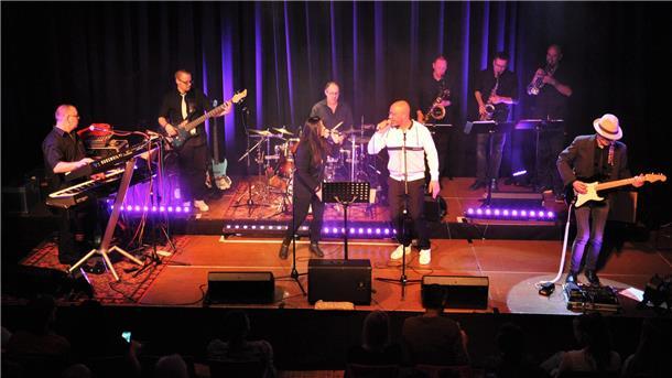Funktomas und die Four Funky French Friends - seit gut zehn Jahren besteht diese musikalische Freundschaft, die längst auch ein wichtiger Baustein der Städtepartnerschaft zwischen Nordenham und St.-Etienne-du-Rouvray in der Normandie ist.