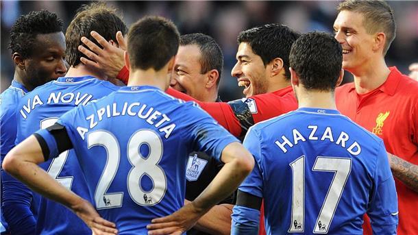 Wie Suárez: Sperre für Zweitliga-Profi nach Beißattacke Fußballprofi Luis Suárez, hier im Trikot des FC Liverpool, wurde mehrfach für Bissattacken gesperrt.
