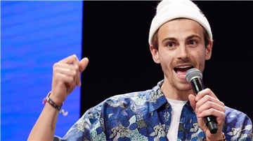 Fynn Kliemann, deutscher Musiker und YouTuber, kann sich freuen: Das Strafverfahren gegen ihn wurde gegen eine Zahlung von 20.000 Euro für gemeinnützige Zwecke eingestellt. Bei dem Verfahren ging es um Corona-Schutzmasken.