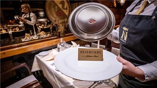 Gastronome in Bremerhaven klagen, weil sie immer wieder auf Reservierungen sitzen bleiben: Der Gast kommt nicht, sagt aber auch nicht ab.