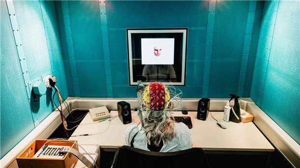 Das EEG entschlüsselt seit 100 Jahren unser Gehirn Gedankenlesen mit einem EEG ist laut Experten bislang nur begrenzt möglich.