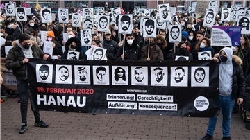 Gedenkveranstaltung auf dem Hanauer Marktplatz im Februar 2022.