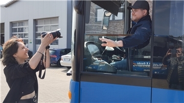 Gedreht wurden die Spots für die Kampagne „Job mit Aussicht“ bei beteiligten Busunternehmen. Das Foto entstand bei Gebken & Gerdes in Elsfleth.
