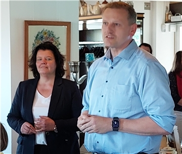 Geestlands Bürgermeisterin Gabi Kasten und der Landtagsabgeordnete Claus Seebeck stellten die Wichtigkeit dieses Projektes heraus und forderten die Anwesenden zur konstruktiven Mitarbeit auf.