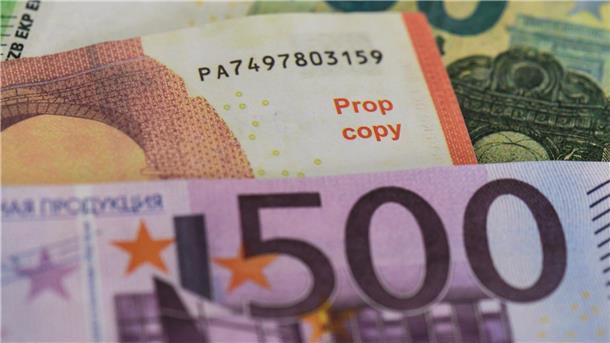 Betrug mit Falschgeld im großen Stil - Doppeltes Pech Gefälschte Euro-Banknoten.