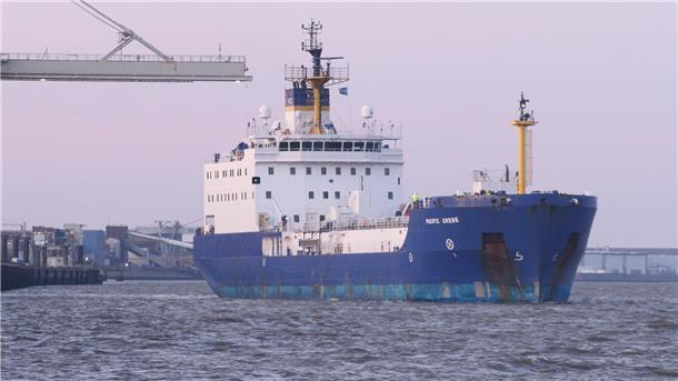 Gegen 20.10 Uhr hat die „Pacific Grebe" nach dem Ende ihrer Mission von der Midgard-Pier wieder abgelegt.