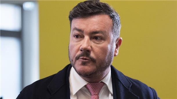 Gegen den insolventen Signa-Gründer René Benko laufen verschiedene Ermittlungen. In Italien hat die Staatsanwaltschaft jetzt auch Haftbefehl erlassen.
