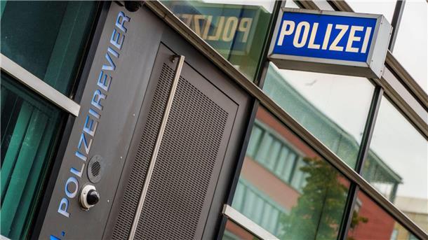 Gewalt bei Festnahmen - Ermittlungen gegen Polizisten Gegen die Beamten laufen Disziplinarverfahren.